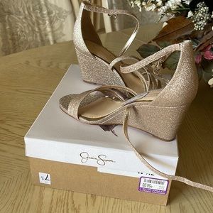NIB Gold Glitter sandals **prom** wedding** 7.5